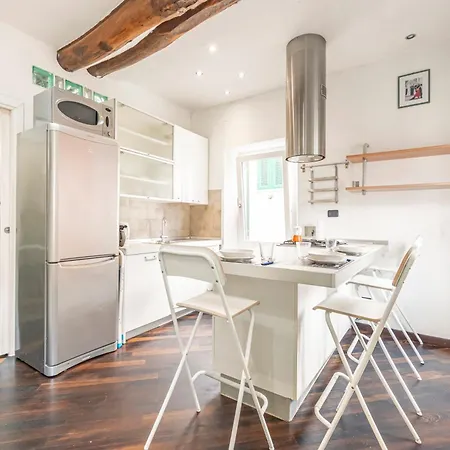 Guesthost - Il Poggiolo, Cozy In Marola Lägenhet
