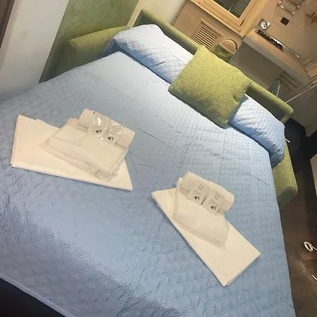 Guesthost - Il Poggiolo, Cozy In Marola Apartament